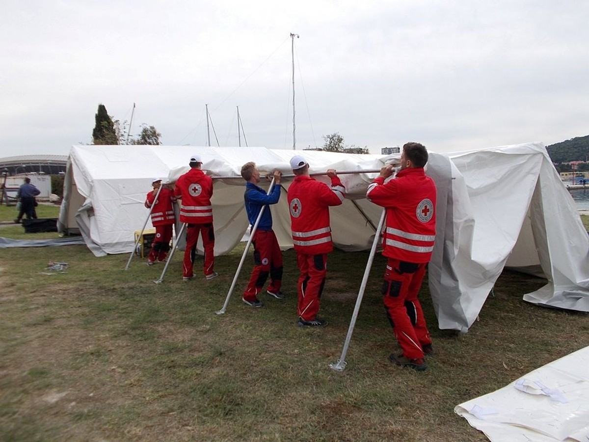 Crveni križ demonstrira što se događa u prvim satima nakon potresa, požara ili poplave, poziva i volontere da se pridruže