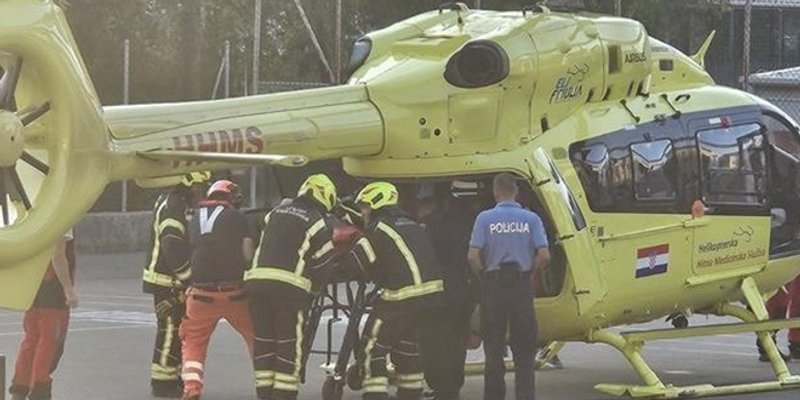 NESREĆA KOD TROGIRA Helikopter sletio na magistralu i prevezao motociklista u splitsku bolnicu