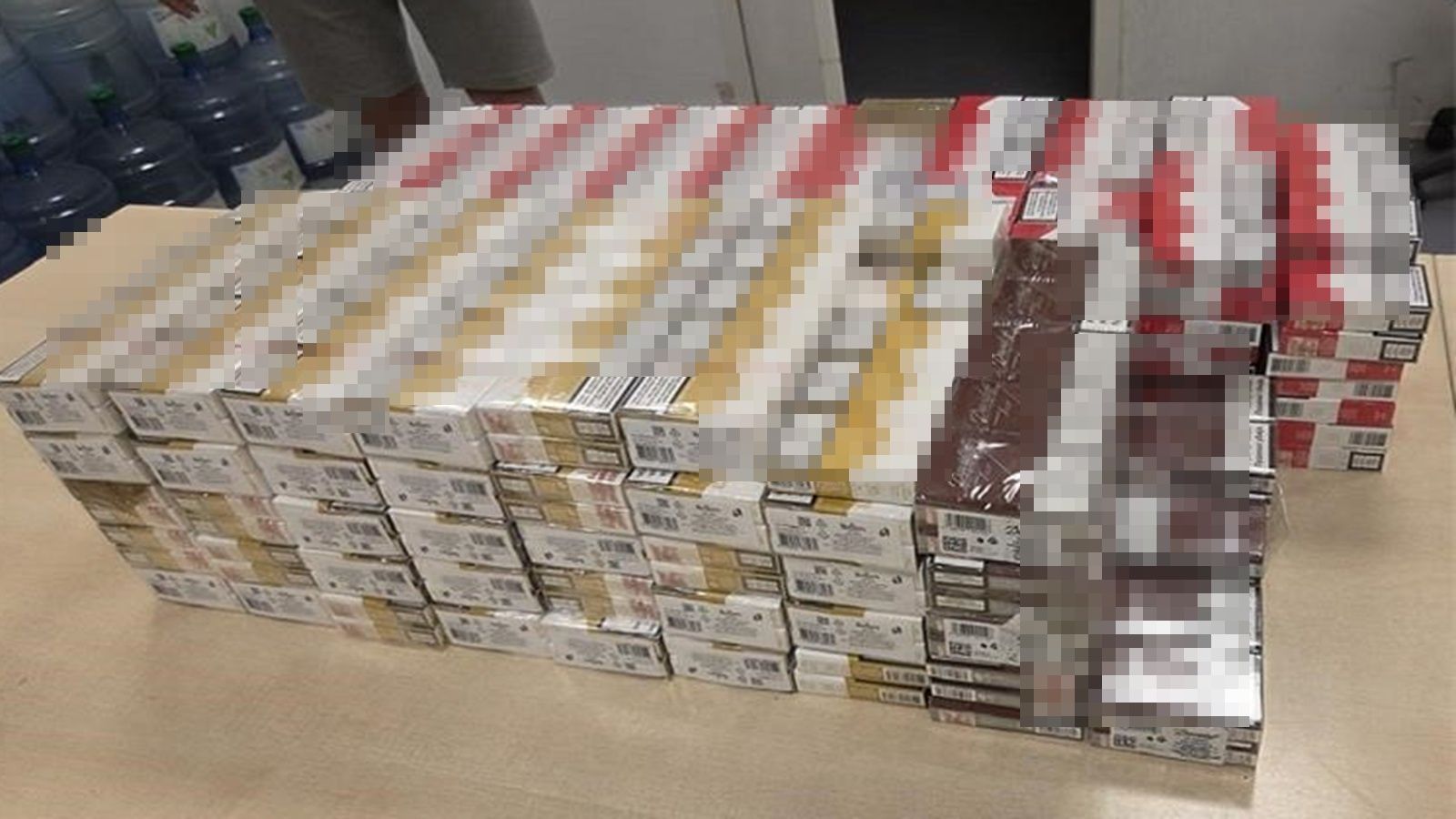 Preko granice u Vinjanima Gonjim pokušao prošvercati više od 16 tisuća cigareta