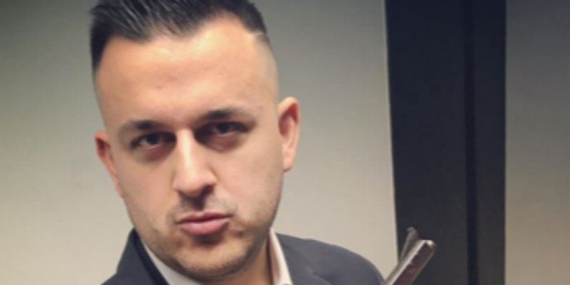 Samoprozvani najveći lokalni influencer za Valentinovo pripremio raskopčanu košulju, napučene usnice, pištolj i ruže