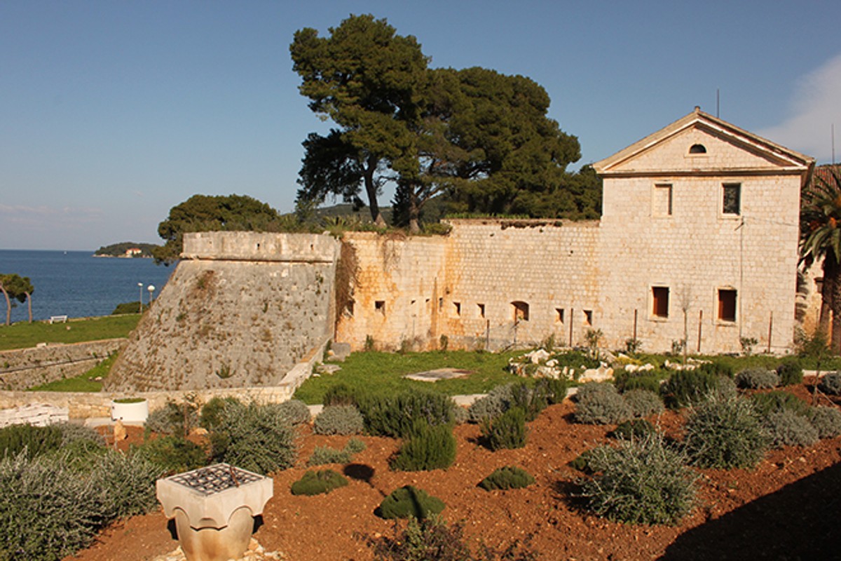 Vis je najveći dio svoje povijesti bio otok tvrđava: Pročitajte koje su se sve svjetske sile borile za taj dio Jadrana