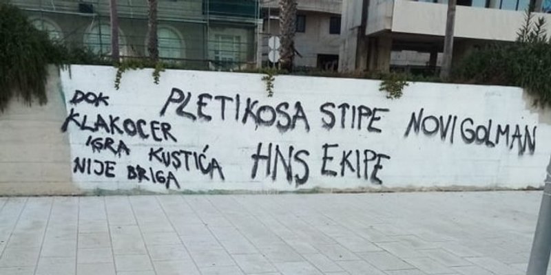Po Splitu osvanuli uvredljivi grafiti na račun Stipe Pletikose