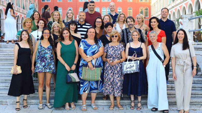 VEČER LJEPOTE Razredno okupljanje za 30 godina mature