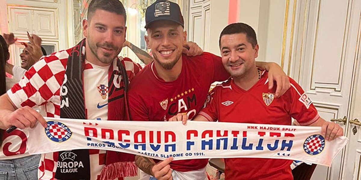 FOTO: Šal Hajduka i trofej Europske lige u rukama Rakitića i njegovih četrdesetak navijača iz Splita!