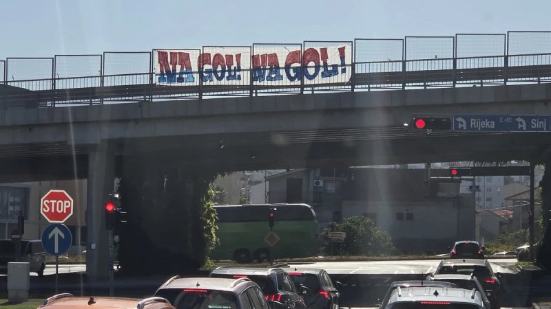 Hajdukovce na izlazu iz Splita dočekala poruka