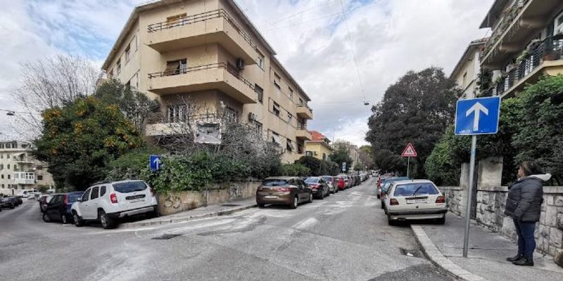 DAN POSLIJE: U sudaru Golfa i Punta oštećeno šest vozila, dijelovi su još rasuti po ulici