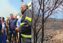 FOTO/VIDEO Premijer sa šefom omiških vatrogasca: Borba je bila strašna!