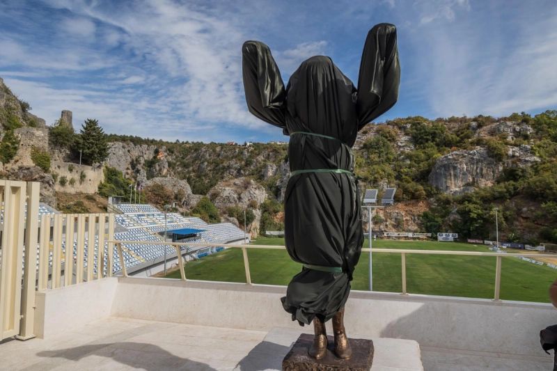 FOTO: U Imotskom otkriven spomenik Mati Parlovu