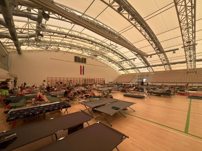 Razgovarali smo s ljudima koji su noć proveli u prihvatnom centru u Omišu: 'Nitko nije spavao, djeca su se prepala'