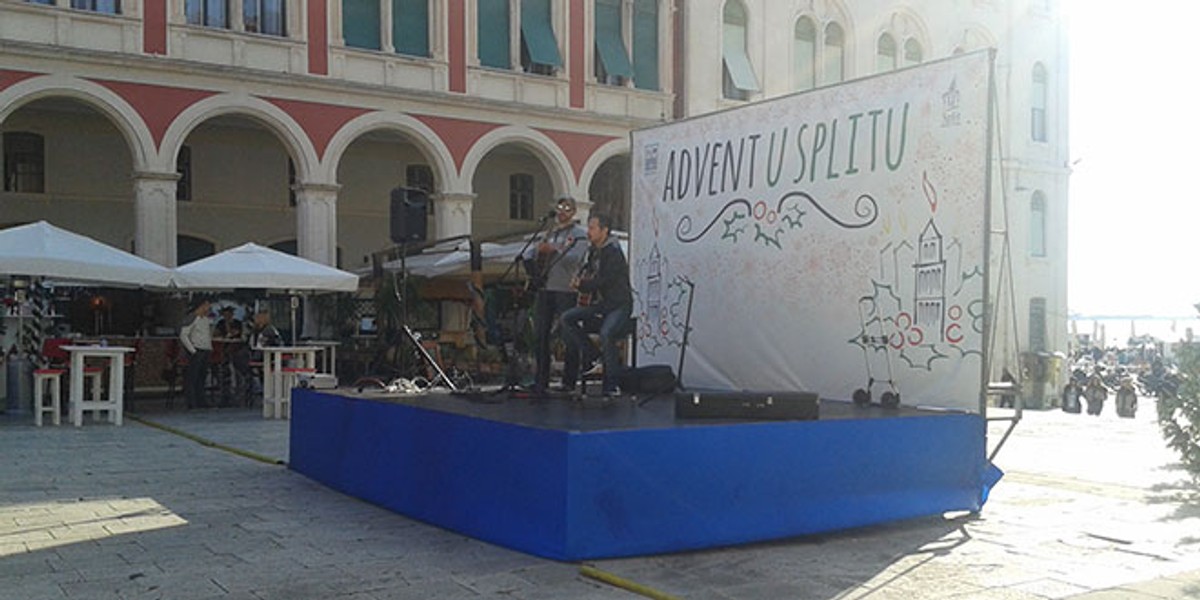 UŽIVO S KUĆICA: Pjaca kao iz bajke, na Rivi je službeni jezik engleski