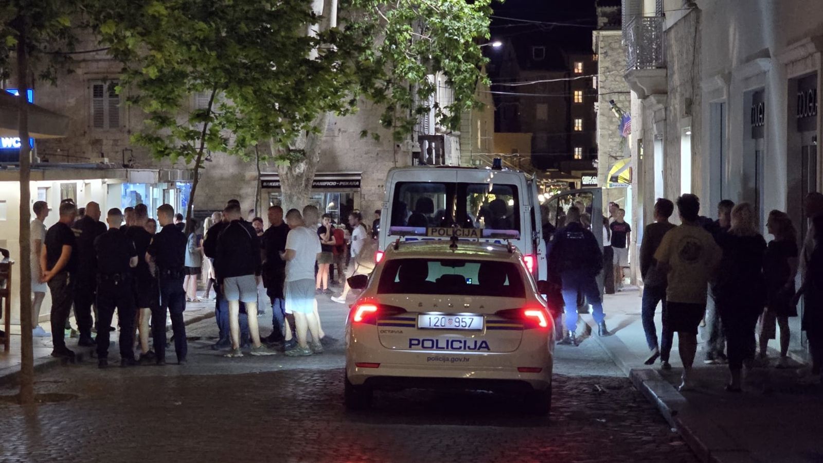 VIDEO Nekoliko policijskih vozila dojurilo u centar Splita, dobili smo snimku intervencije