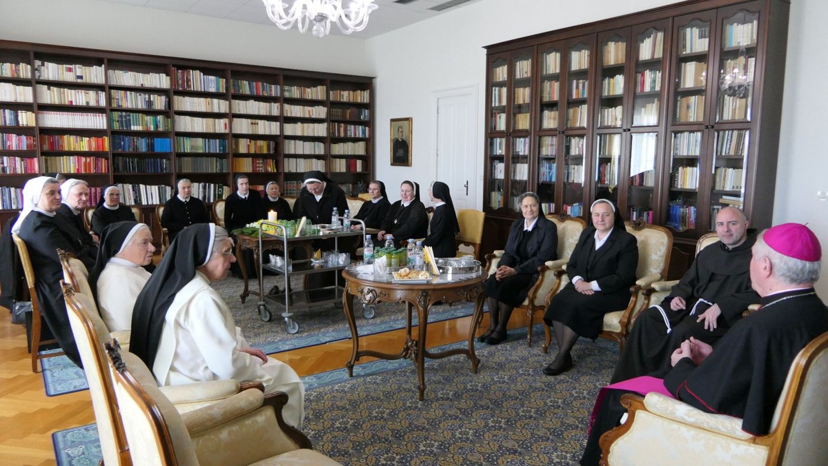 FOTOGALERIJA Uskrsno čestitanje redovnica nadbiskupu Križiću