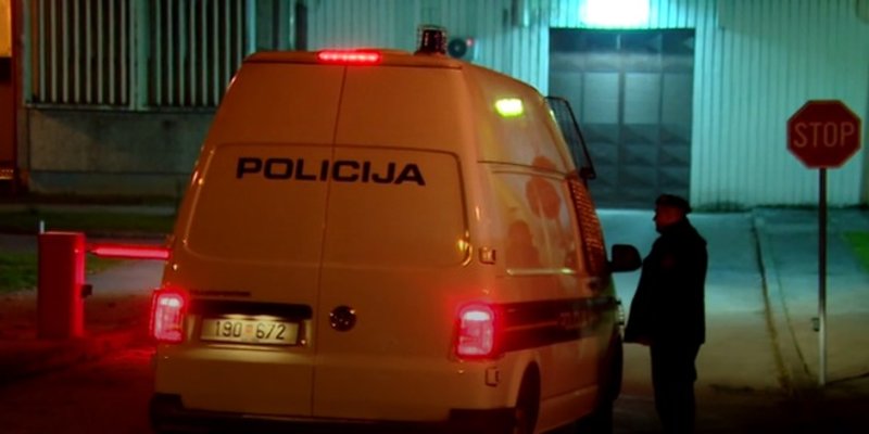 Poznati kipar prijetio supruzi pa završio u Remetincu