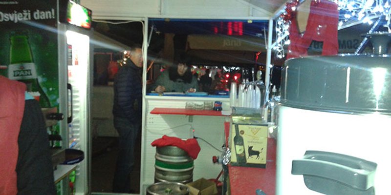 UŽIVO S KUĆICA: Porezna inspekcija je na Rivi u akciji...