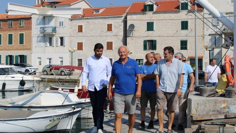 Dožupan Čogelja i predsjednik Uprave Plovputa Udovičić posjetili SRK Ugor u Kaštel Novom