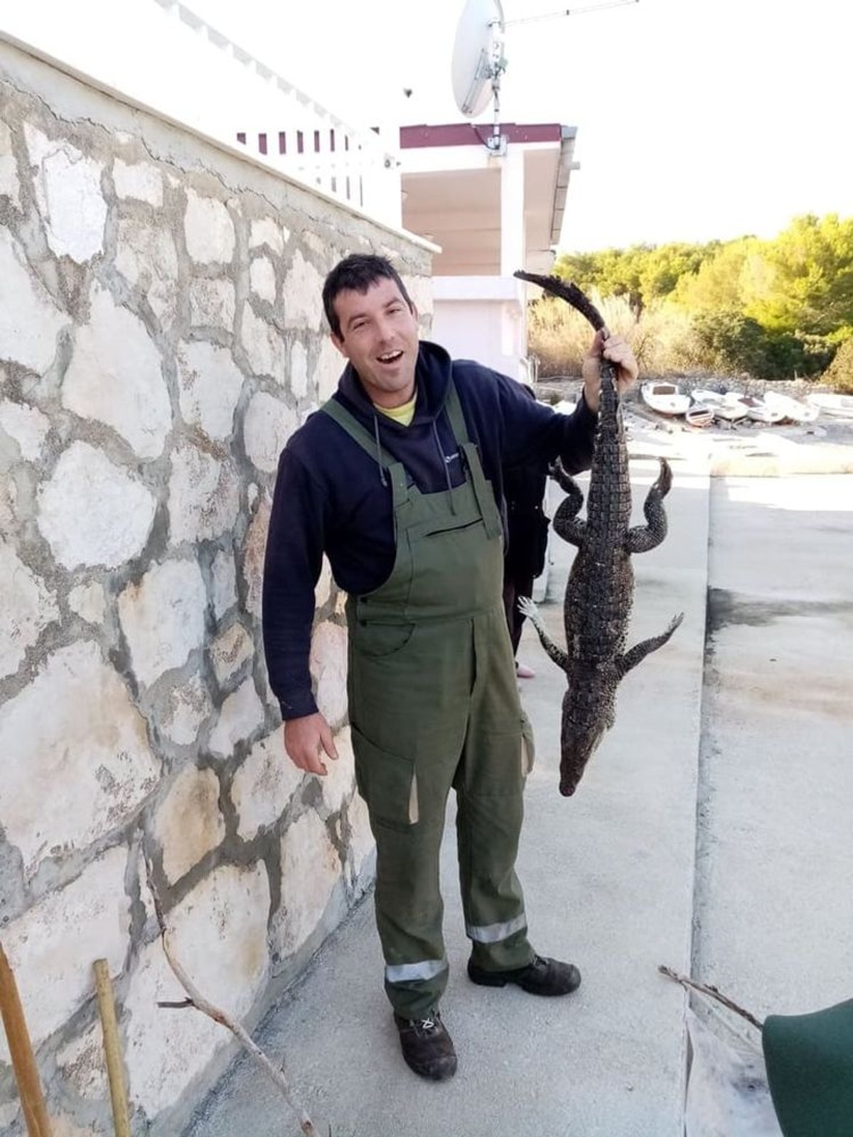 Viški krokodil prenoćit će u hladnjači na groblju, a sutra ide u – Split!