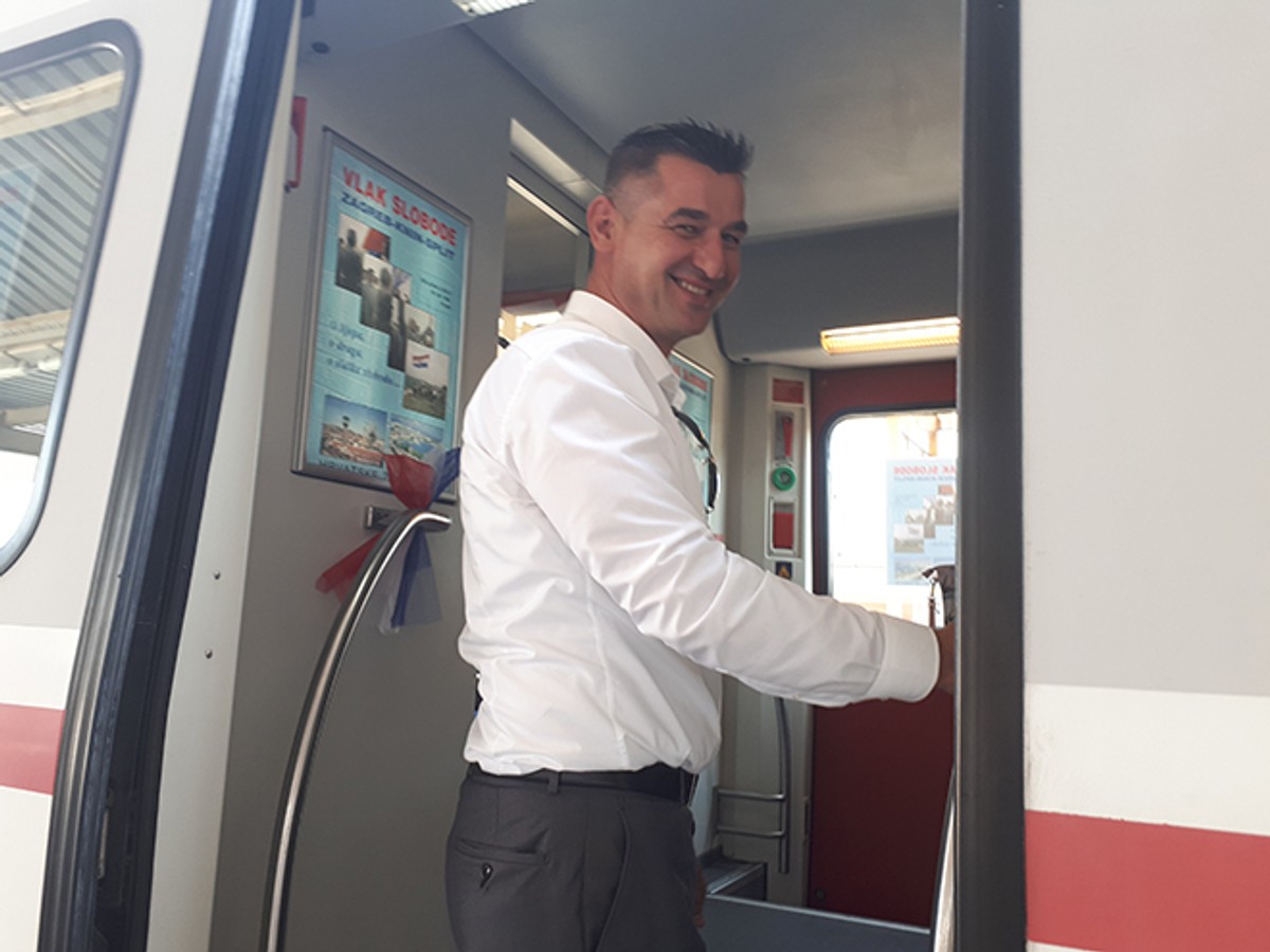Vlak slobode se vratio u Split, od Labina do Kaštel Starog se vozi sporije da ne bi iskre od kočenja izazvale požar