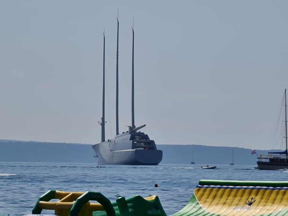 OTPLOVILA JAHTA RUSKOG MILIJARDERA Lučkoj upravi plaćeno pet tisuća eura za osam dana sidrenja