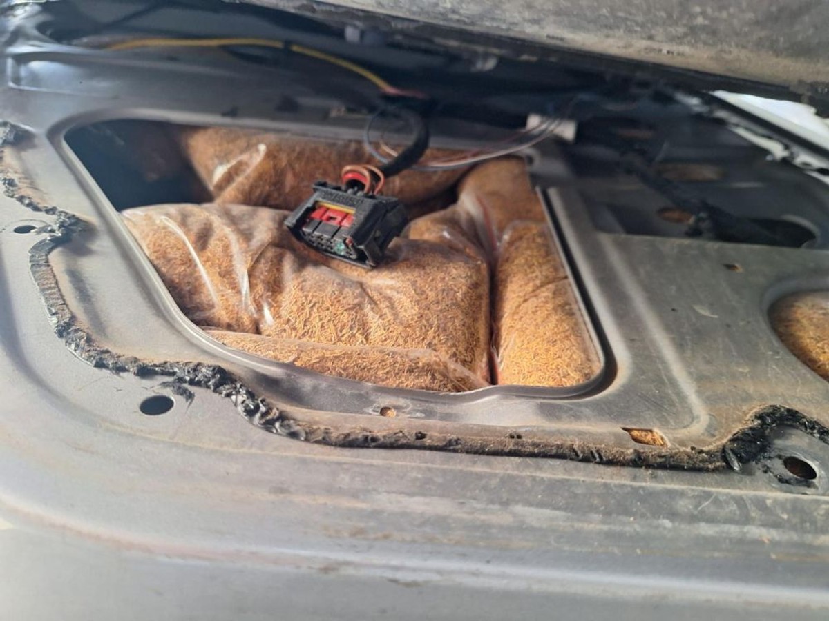 FOTO Imotska policija zaplijenila gotovo 40 kilograma duhana u jednom autu!