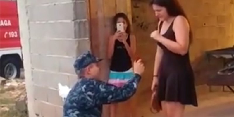 APSOLUTNO ROMANTIČNO Pogledajte kako je član dalmatinskog vatrogasnog društva zaprosio svoju ljubav