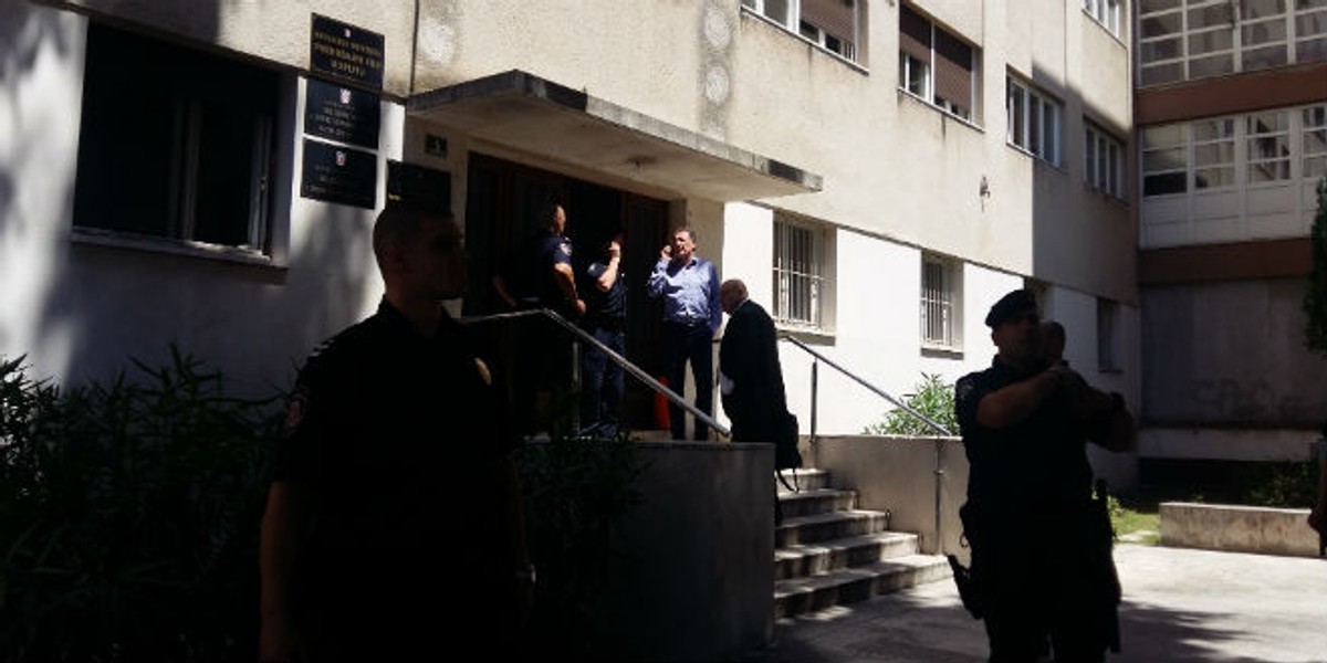 Automobil Zdravka Mamića u Splitu gađan bakljama!