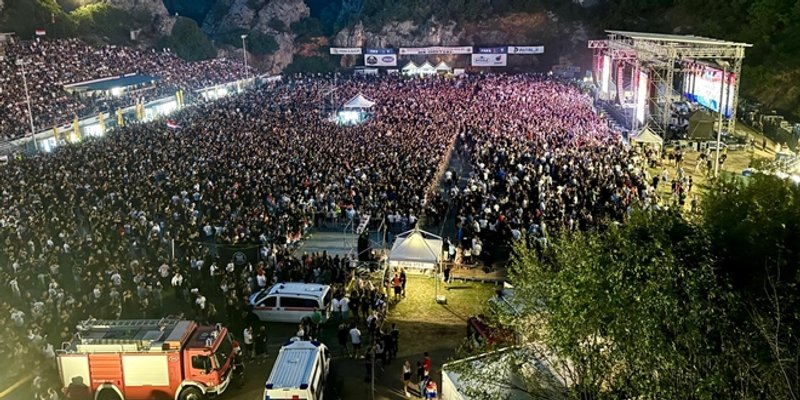 ZA NAJEŽIT SE Poslušajte kako Gospin dolac pjeva Cesaricu, pale se baklje!