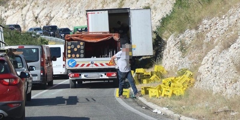TEŠKA NESREĆA U PLANOM Teret s kamiona pao na automobil