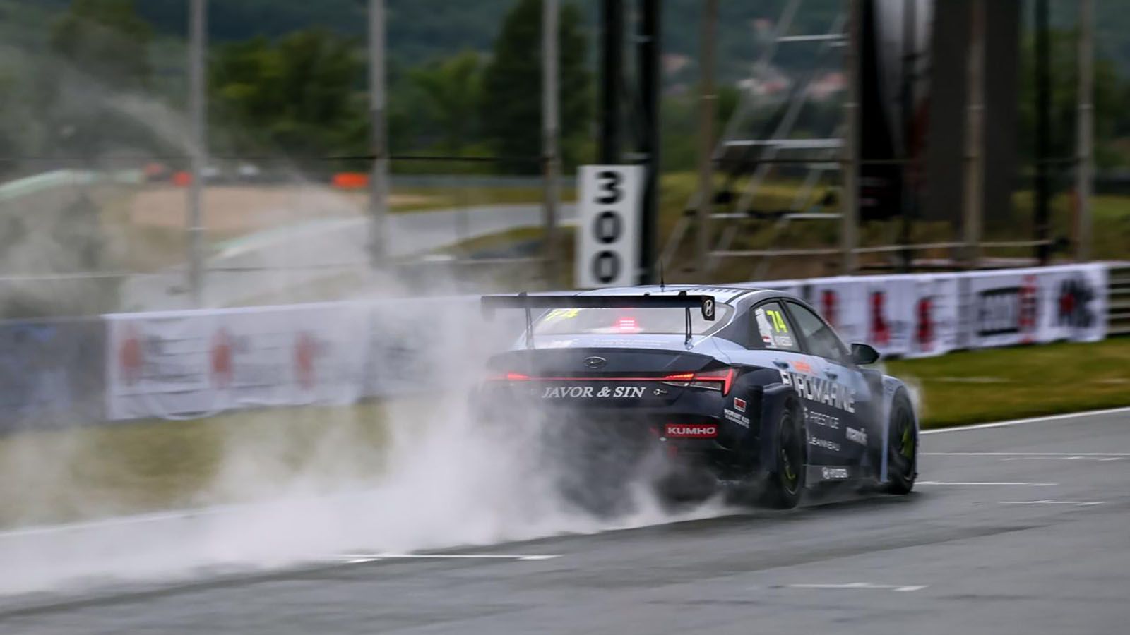 Grand Prix of Croatia: Prvi dan obilježila je neizvjesna utrka TCR Eastern Europe prvenstva