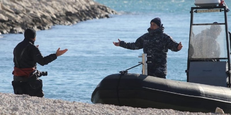 I DANAS SE NASTAVLJA POTRAGA NA ŽNJANU Ronioci pretražuju dno, na obali nađena odjeća nestale