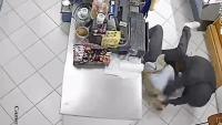 VIDEO Prodavačica u Mostaru pokušala istrgnuti pušku pljačkašu
