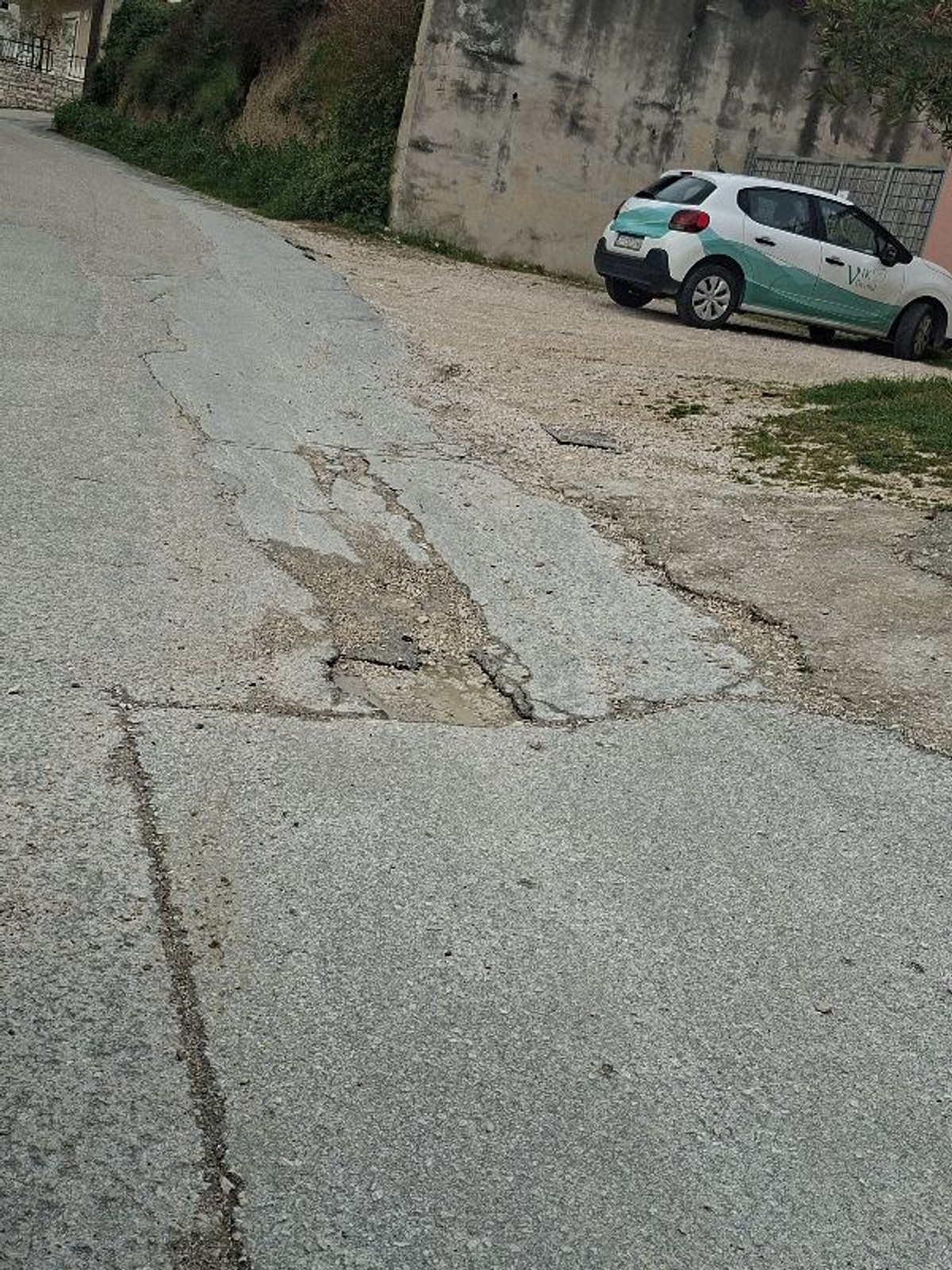 MARINA KOVAČEVIĆ: Pozivamo gradonačelnika Šutu da što hitnije asfaltira ulice Krilava i Stari put