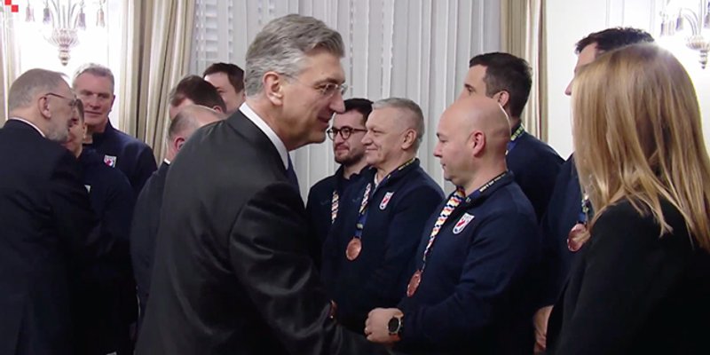 Premijer dočekao rukometaše: Zaslužujete doček, bit će kao i lani