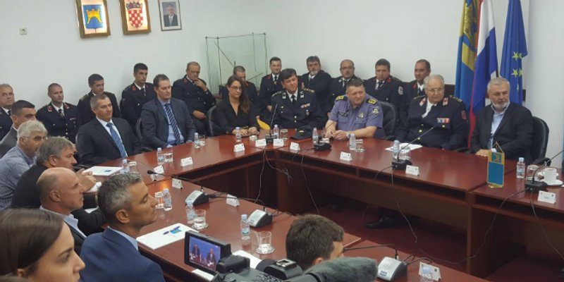 SIGURNIJA BUDUĆNOST Stiže 16 novih vozila za vatrogasce u Splitsko-dalmatinskoj županiji, a uskoro počinju radovi na Vatrogasnom domu u Supetru