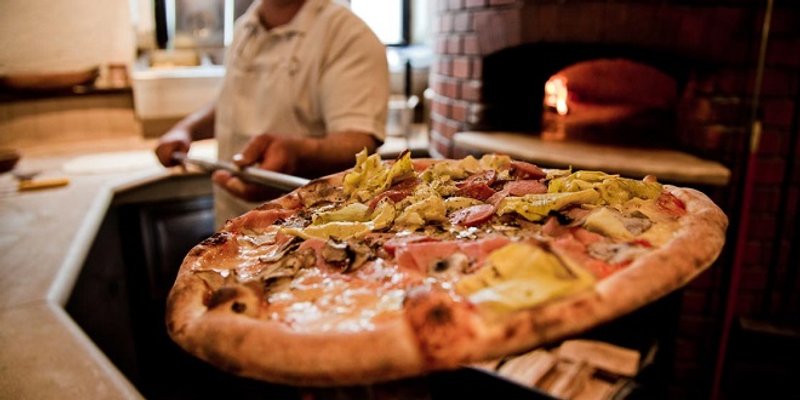 KULTNA GALIJA PONOVNO OTVARA: Dođite nam dragi prijatelji, pizza je na naš račun!