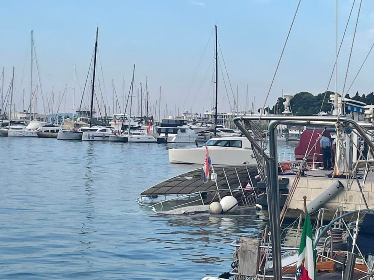 Potonula brodica na Zapadnoj obali | foto: Radio Dalmacija