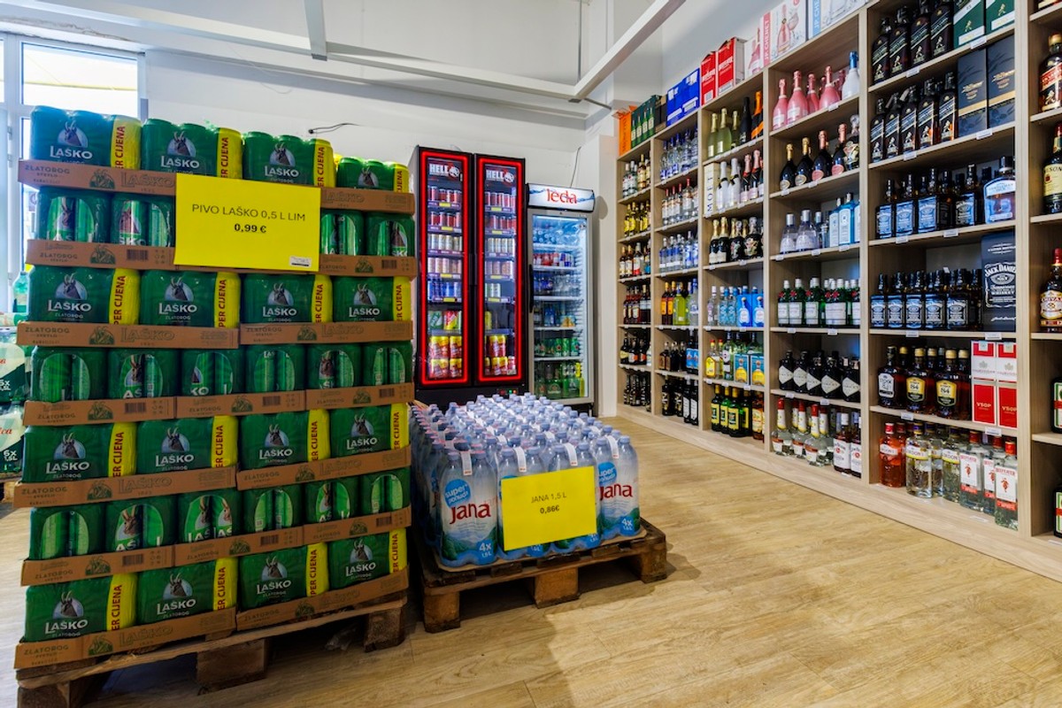 Kreće totalno ludilo u Kaštelima, poznati outlet šokirao niskim cijenama: Od danas imaju kućanske aparate, alat, bazene, jacuzzije...