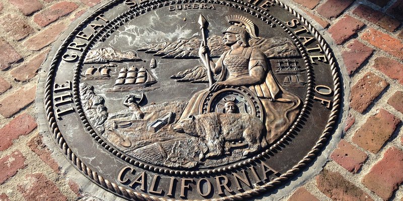 Kalifornija uvela policijski sat