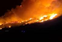 Veliki požar kod Komiže gase tri kanadera, pozvan je i četvrti
