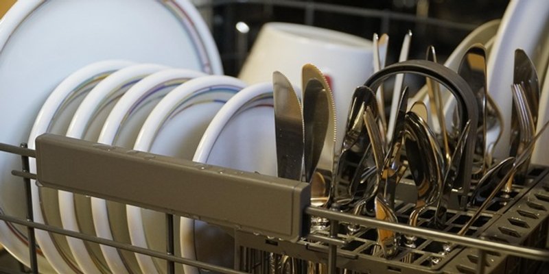 Šest stvari koje nikada ne biste trebali stavljati u perilicu posuđa 