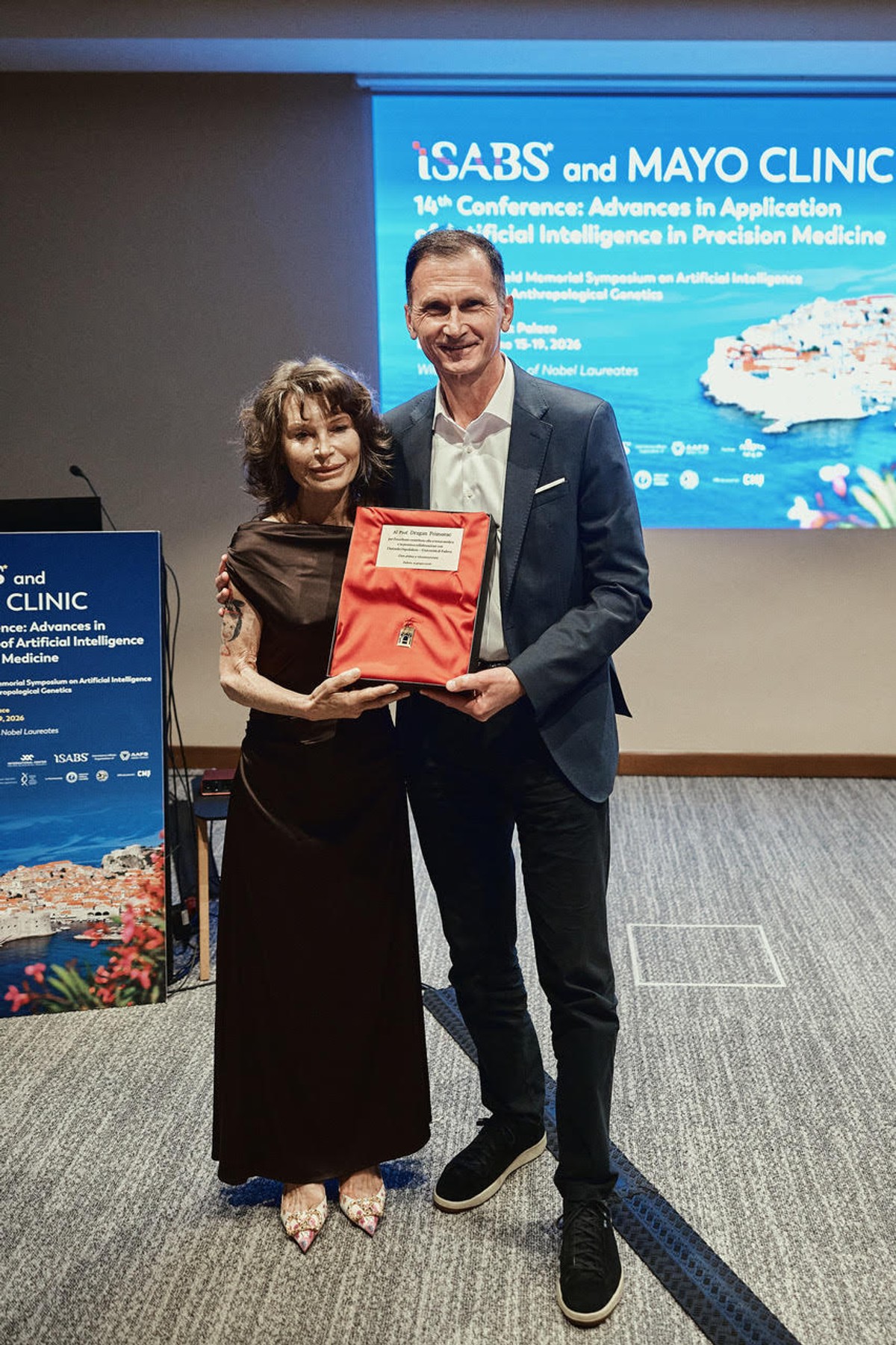 Zlatna medalja Sveučilišne bolnice u Padovi dodijeljena prof. Draganu Primorcu