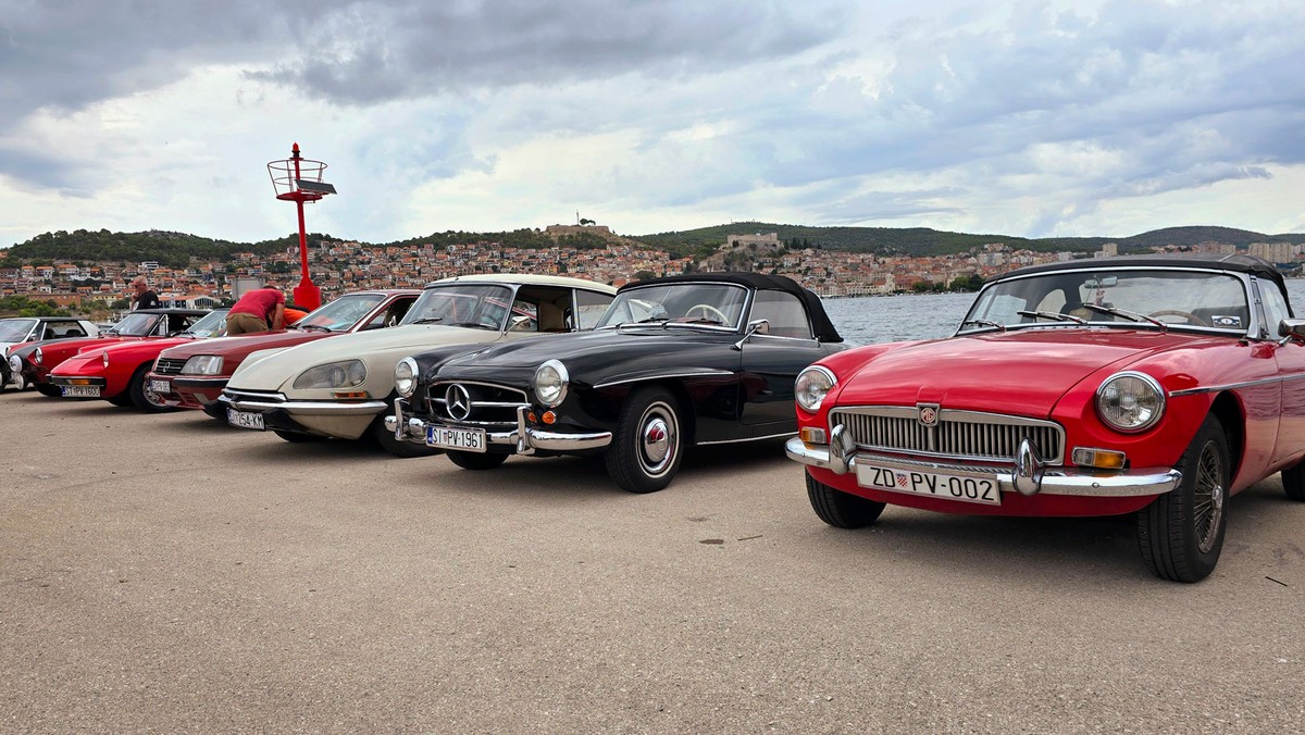 Od Fiće i Yuga do Porschea i Forda Thunderbirda: oldtimeri osvojili Šibenik