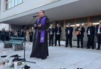 VIDEO: U trenucima goleme tuge drniška klapa zapjevala kršćansku pjesmu