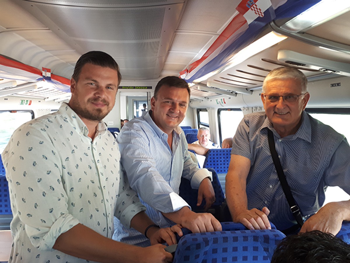 Vlak slobode se vratio u Split, od Labina do Kaštel Starog se vozi sporije da ne bi iskre od kočenja izazvale požar