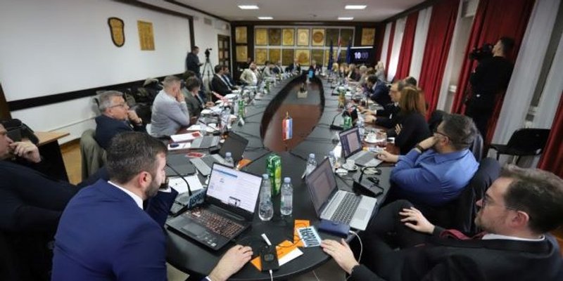 FOTO/VIDEO Burno do samog kraja sjednice Gradskog vijeća