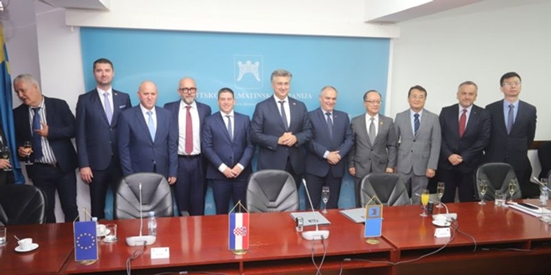 FOTO/VIDEO: PRŠTALI OD PONOSA Potpisan ugovor za izgradnju tunela Kozjak i spojne ceste