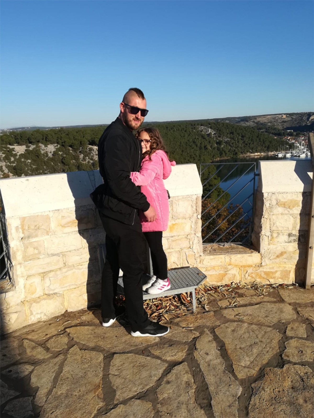 Poznati domaći lanac i ove godine pripremio iznenađenja za prvašiće svojih zaposlenika