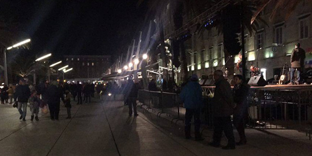 VIDEO Splićani kao Krnju zapalili - dva mobitela, Ivan Pernar i Ava Karabatić zapjevali Zečićev hit 'Ima li nade za nas'