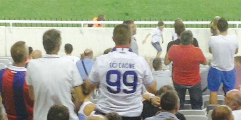 Balićev otac bacio mobitel prema klupi Hajduka