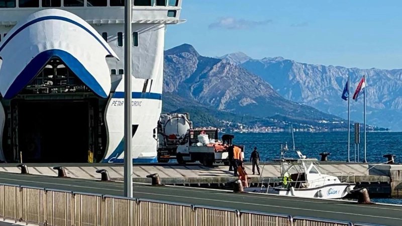 Zbog bure i danas u prekidu neke trajektne i katamaranske linije
