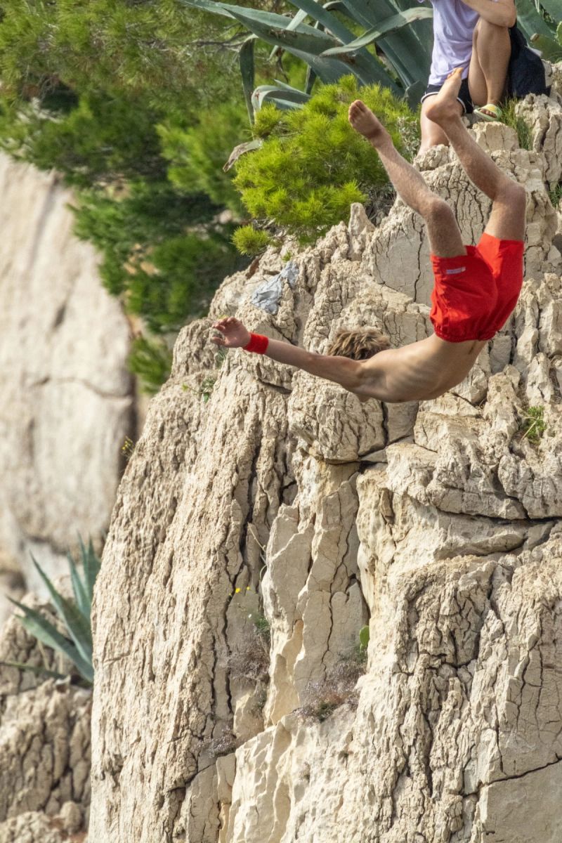 Najhrabriji skaču, Makarska gleda